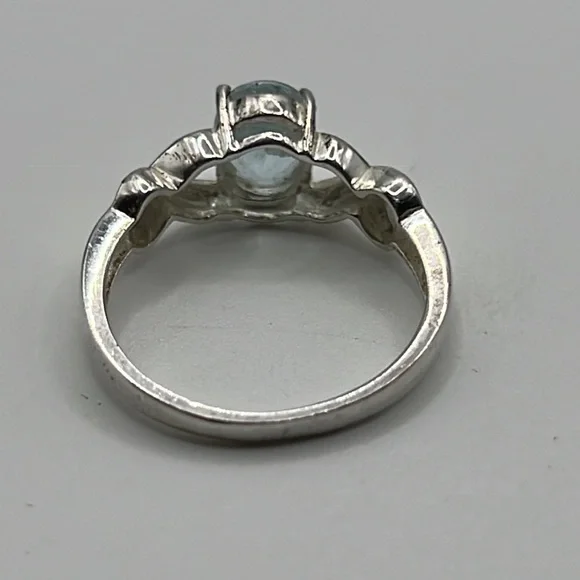STERLING SILVER AND BLUE TOPAZ RING SIZE 6.5 - Picture 6 of 9